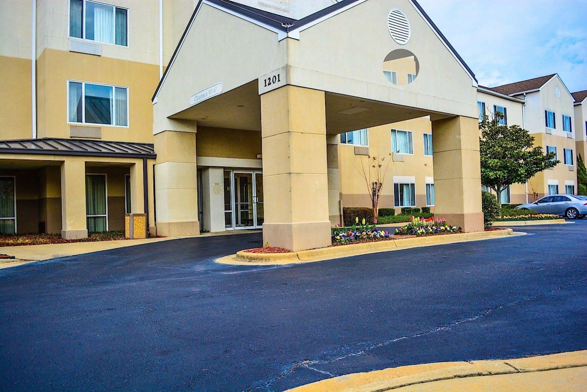 Comfort Inn & Suites Montgomery East Carmichael Rd Exterior foto